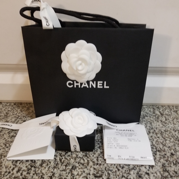 SOLD!!! Pearl & CC charms Gold Tone Earnings - Picture 9 of 9